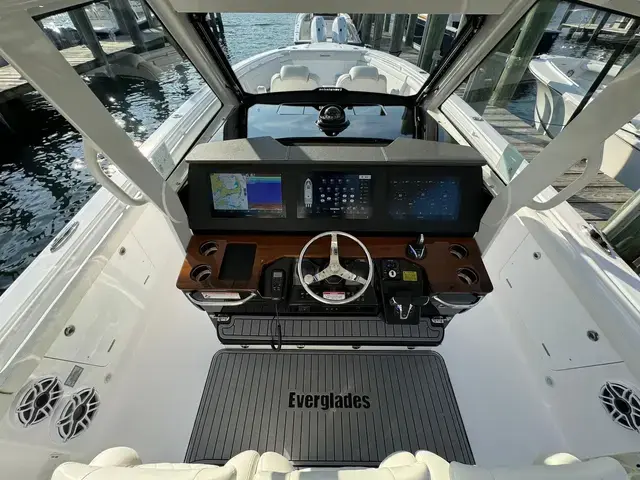 Everglades 395 Center Console