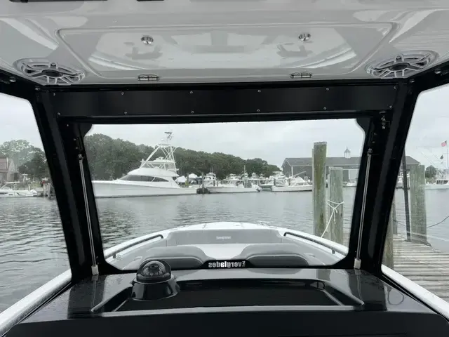 Everglades 315 Center Console