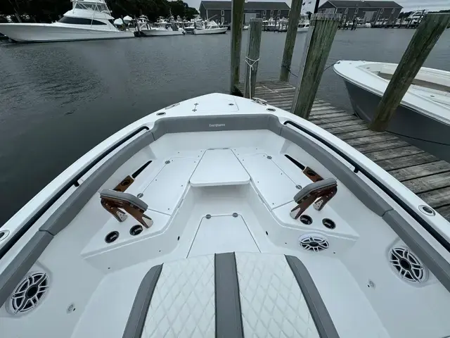 Everglades 315 Center Console