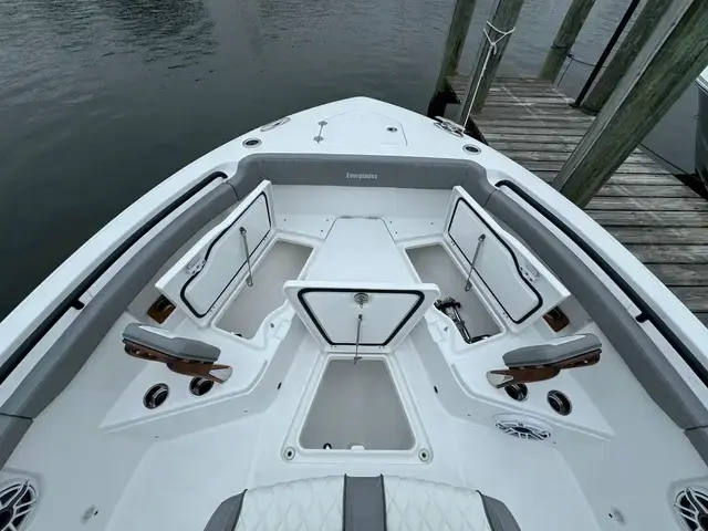 Everglades 315 Center Console