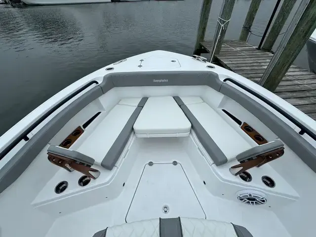 Everglades 315 Center Console