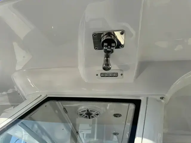 Everglades 395 Center Console