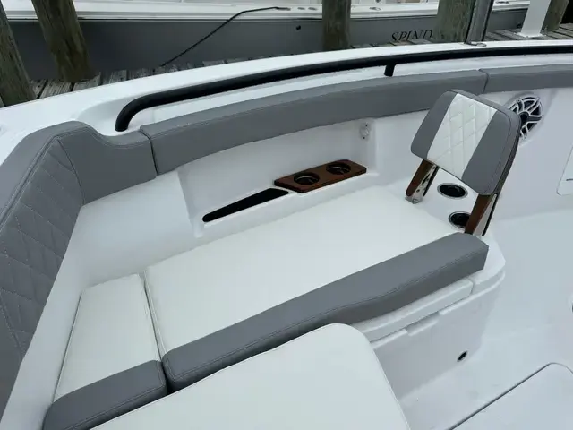 Everglades 315 Center Console