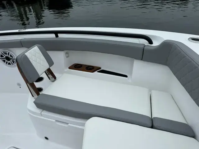 Everglades 315 Center Console