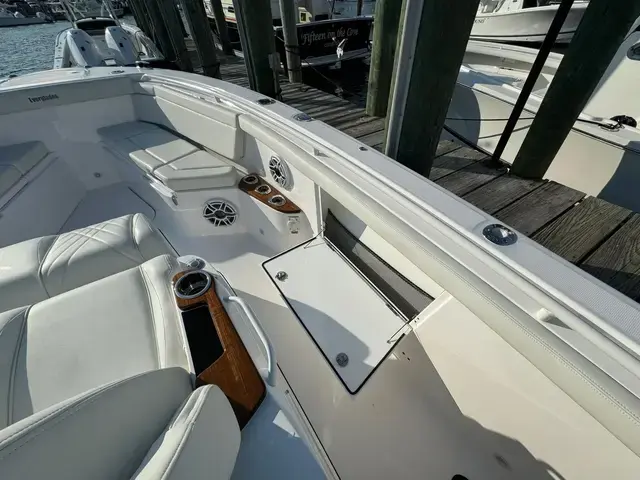 Everglades 395 Center Console