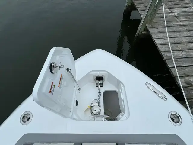 Everglades 315 Center Console