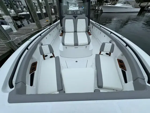 Everglades 315 Center Console