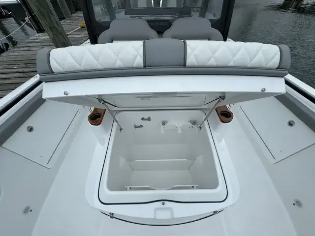 Everglades 315 Center Console