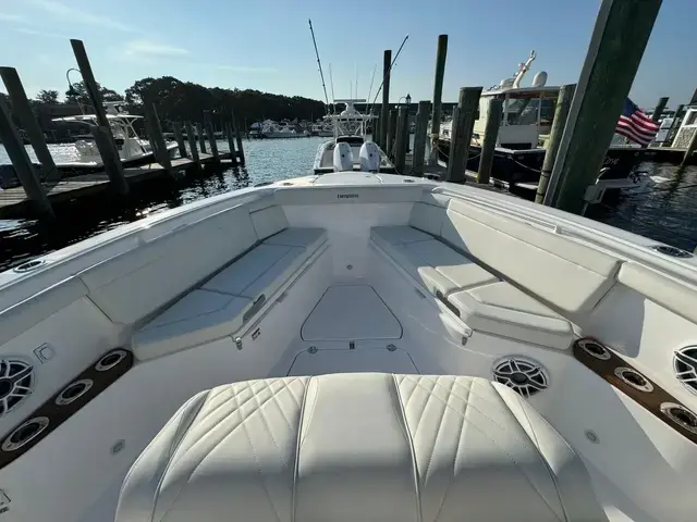 Everglades 395 Center Console