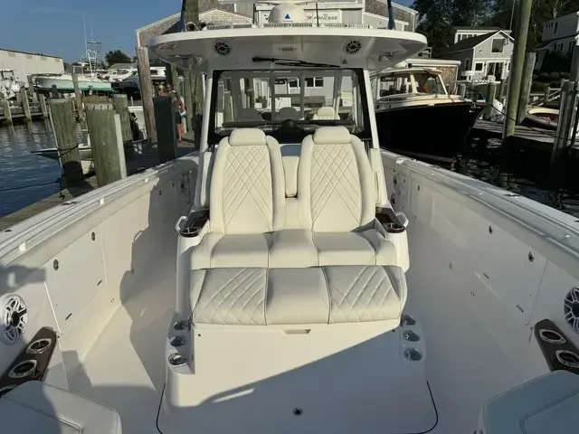 Everglades 395 Center Console