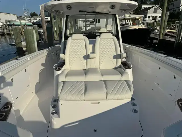 Everglades 395 Center Console