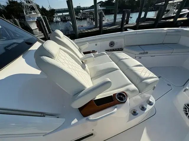 Everglades 395 Center Console