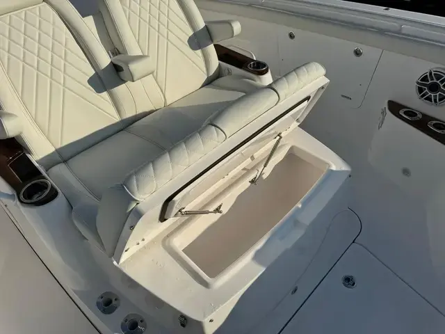 Everglades 395 Center Console