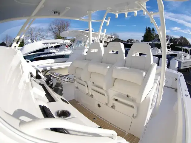 Regulator 41 Center Console