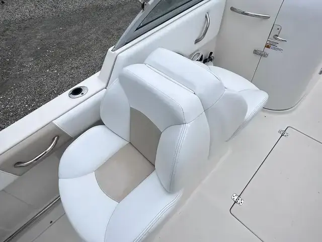 Robalo R227 Dual Console