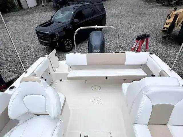 Robalo R227 Dual Console