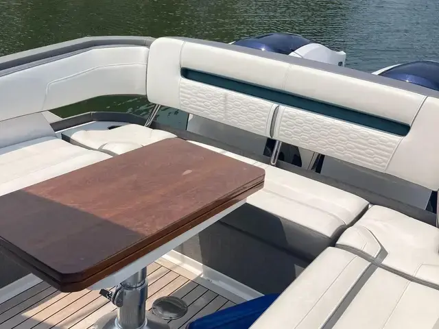 Tiara 38