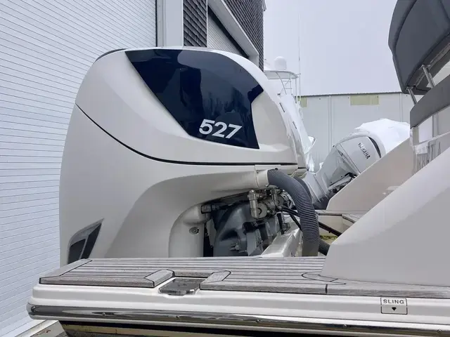 Tiara 38