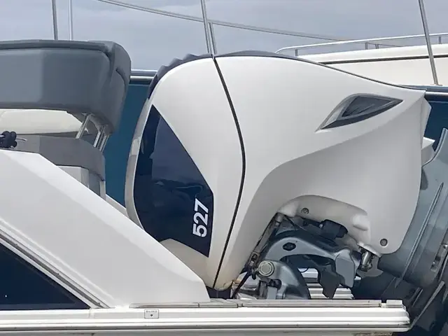 Tiara 38