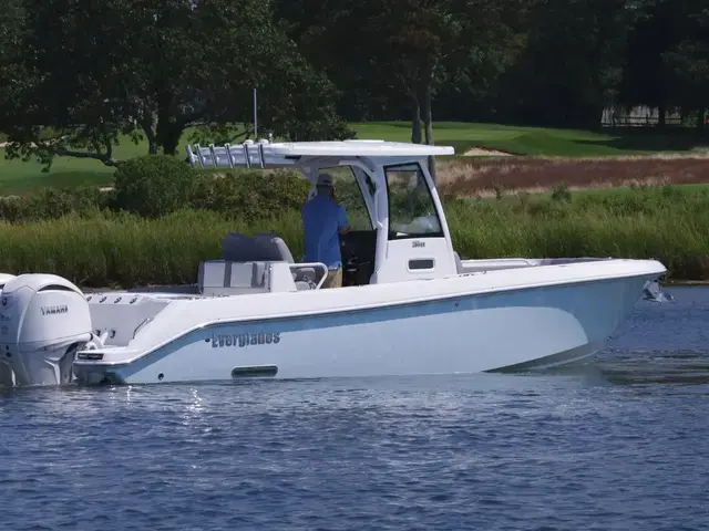 Everglades 285 Center Console