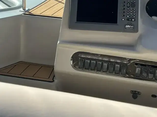 Cruisers Yachts 320 Express