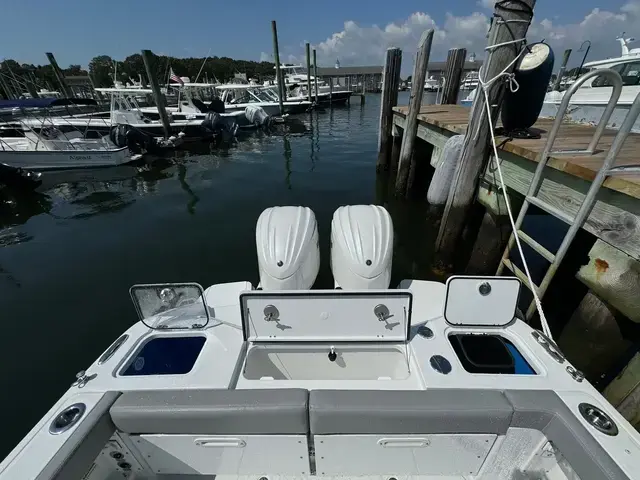 Everglades 285 Center Console