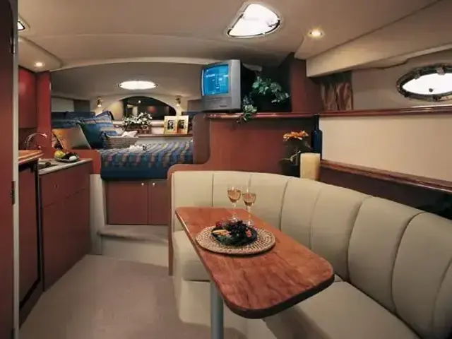 Cruisers Yachts 320 Express