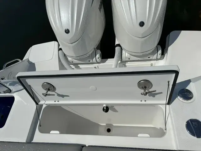 Everglades 285 Center Console