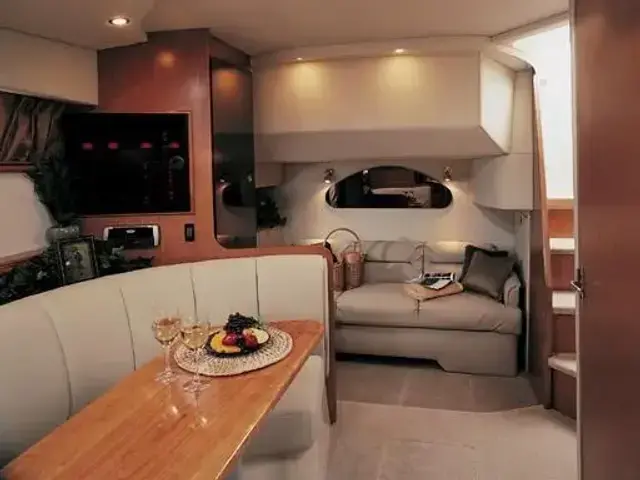 Cruisers Yachts 320 Express