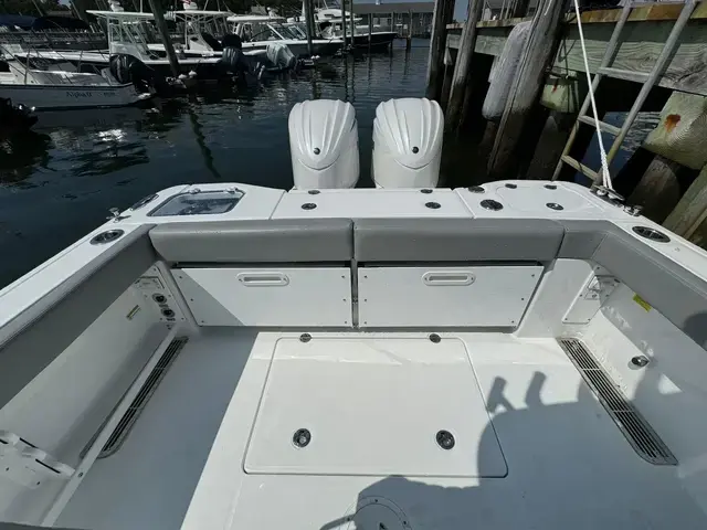 Everglades 285 Center Console