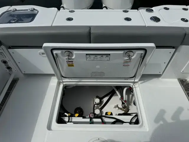 Everglades 285 Center Console