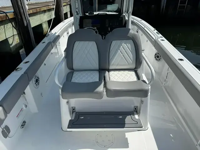 Everglades 285 Center Console