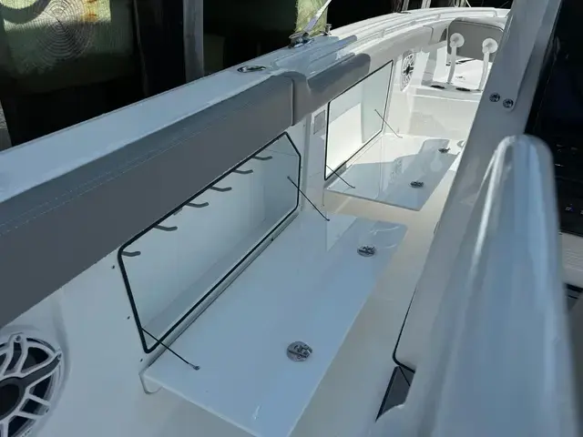 Everglades 285 Center Console