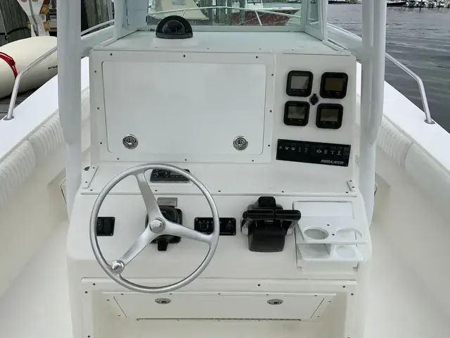 Regulator 32 Forward Seating