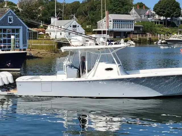 Regulator 34 Center Console Triple 300