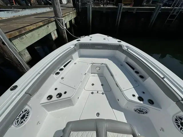 Everglades 285 Center Console