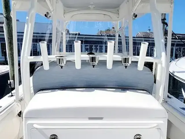 Regulator 34 Center Console Triple 300