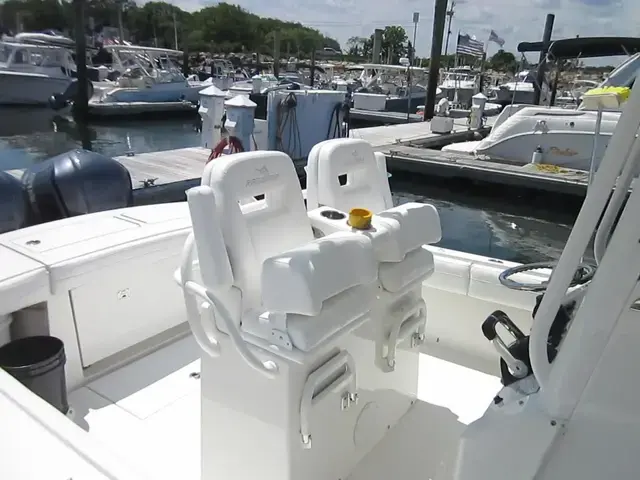 Regulator 28 Forward Seating