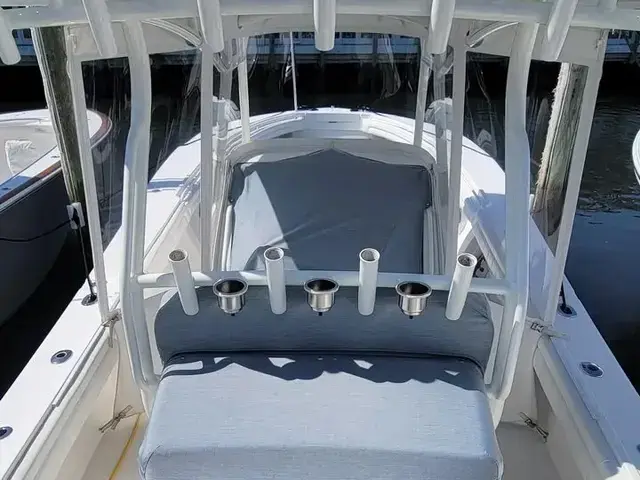 Regulator 34 Center Console Triple 300