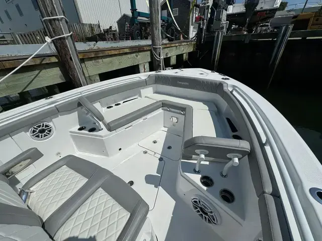 Everglades 285 Center Console