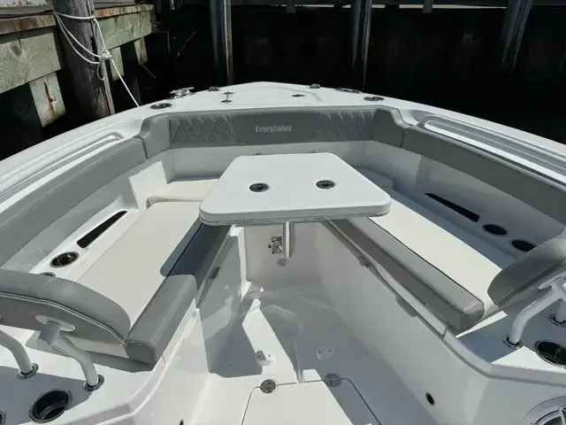 Everglades 285 Center Console