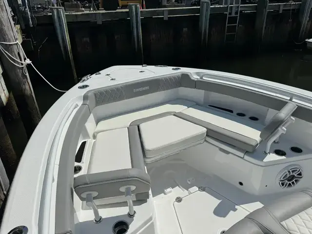 Everglades 285 Center Console