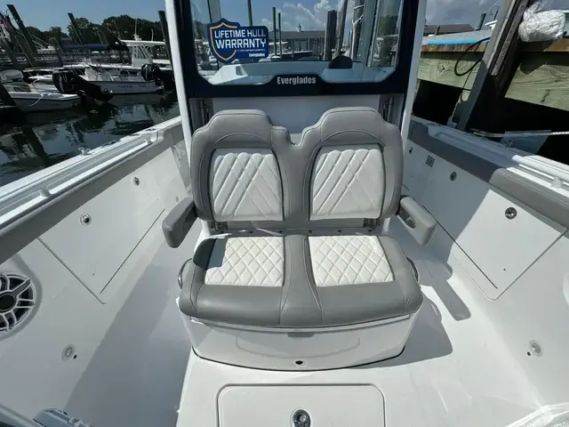 Everglades 285 Center Console