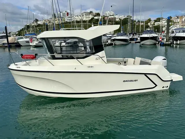 Quicksilver 625 Pilothouse