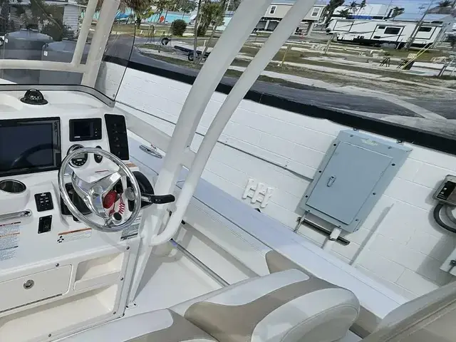 Robalo 246 Cayman