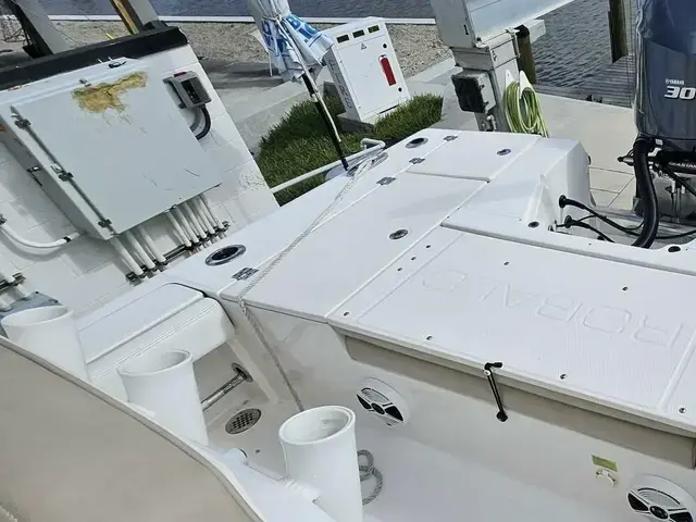 Robalo 246 Cayman