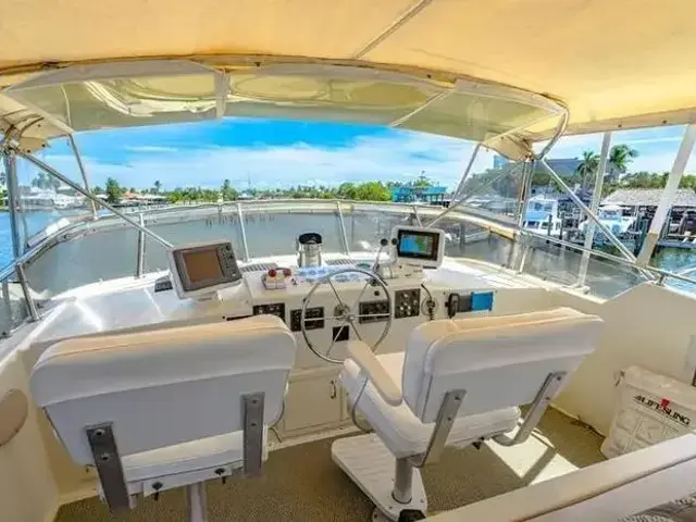 Hatteras 61 Cockpit MY