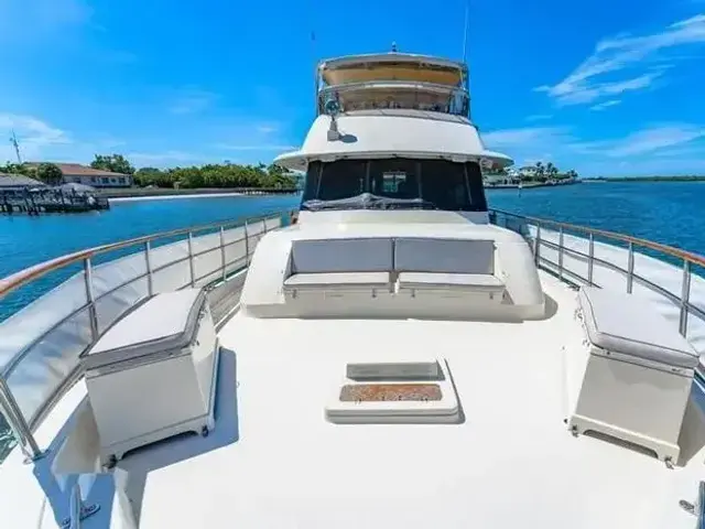 Hatteras 61 Cockpit MY