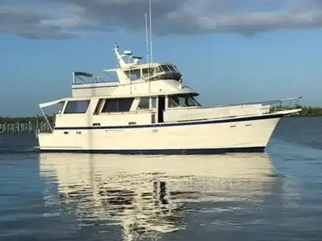 Hatteras 61 Cockpit MY