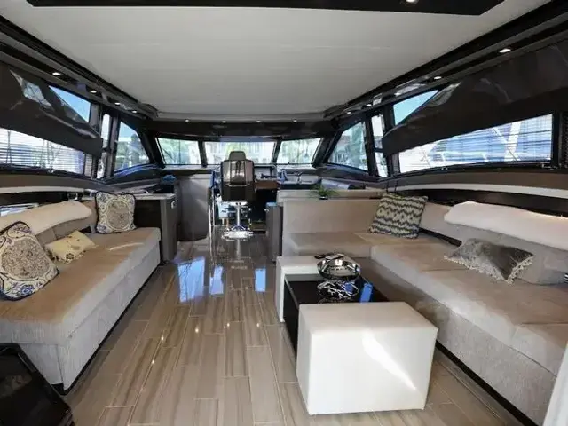 Marquis 660 Sport Yacht